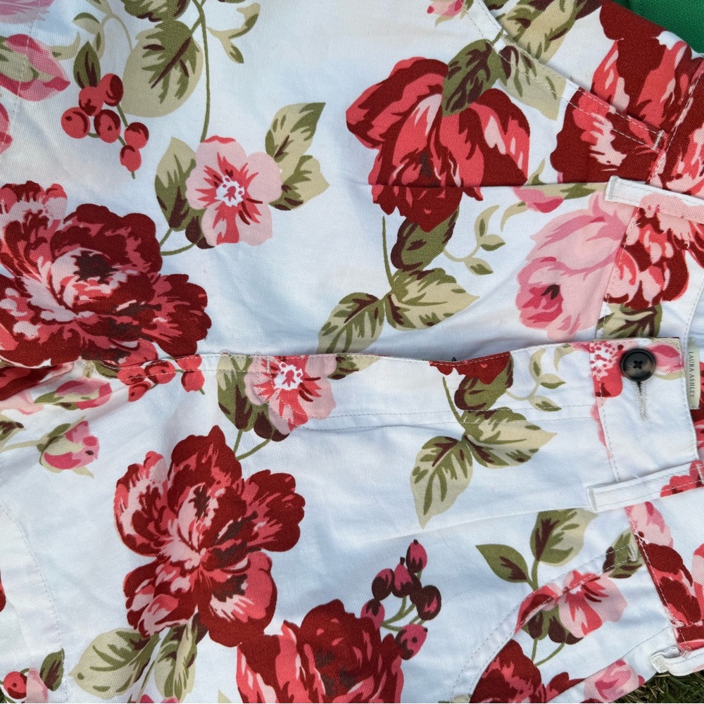 Laura Ashley x Urban Outfitters size 0 Shorts with Red‎ and Pink Flowers.